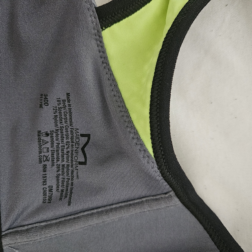Maidenform zip front sports bra